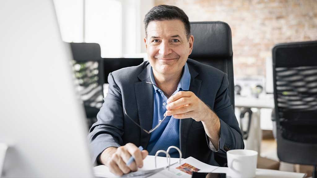 Trends in Luton Van Interior Design: Creating Comfortable and Functional Spaces 9 Workspace and Swivel Seats