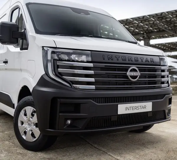 Nissan Interstar Luton Van